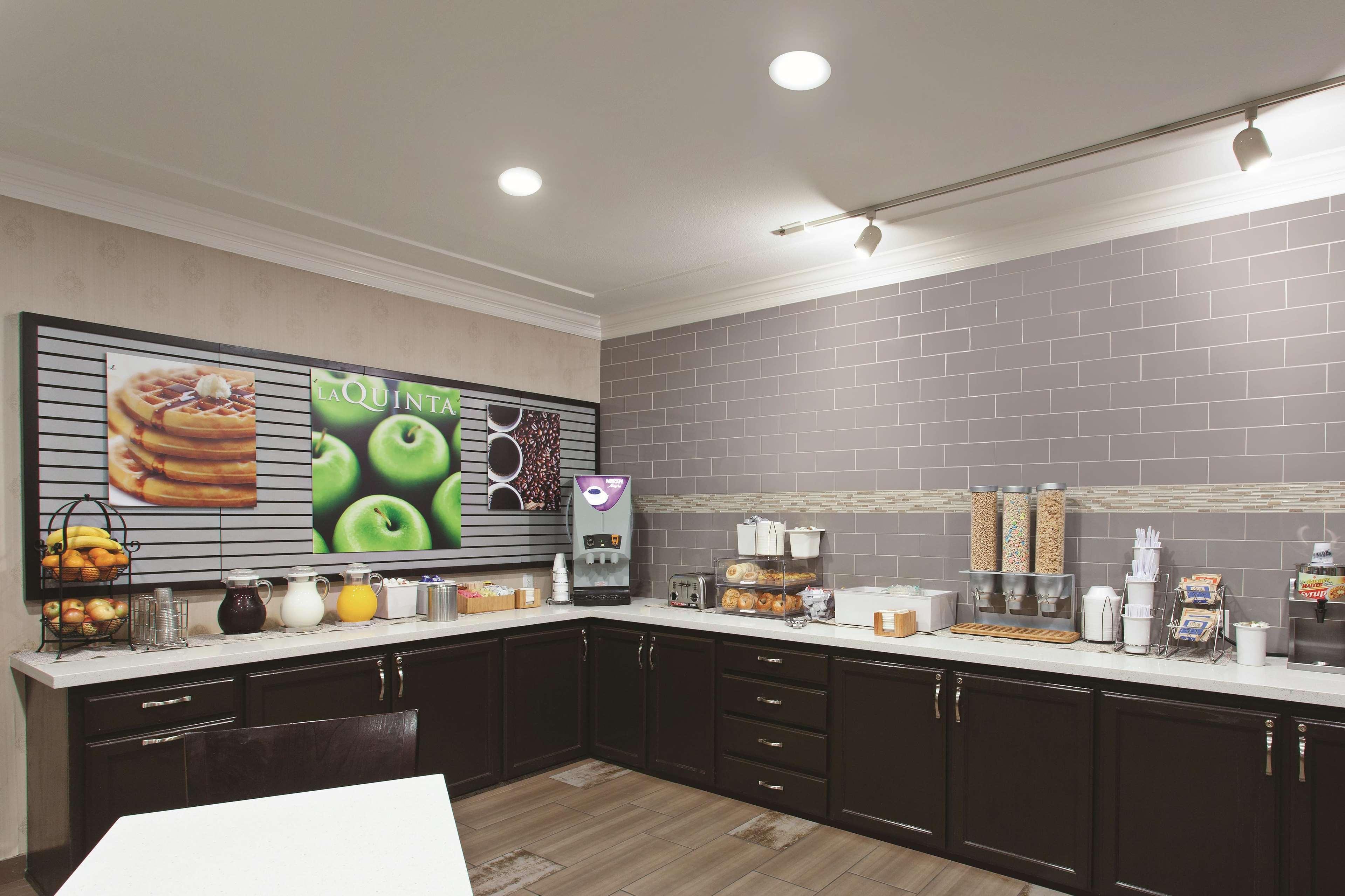 La Quinta By Wyndham Los Banos Exterior photo