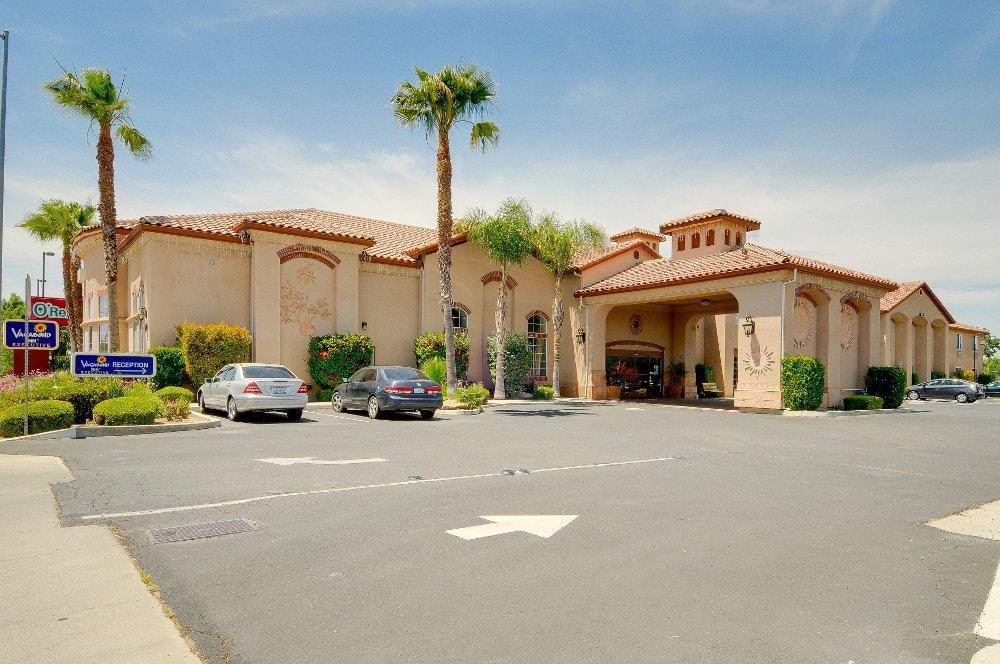 La Quinta By Wyndham Los Banos Exterior photo